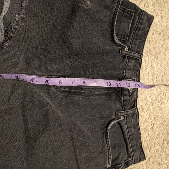 BDG High Wasited Mom Jean- size 28- distressed black - Picture 4 of 8